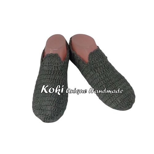 اشتري Koki Unique Handmade Men Crochet Slipper - Dark Grey في مصر