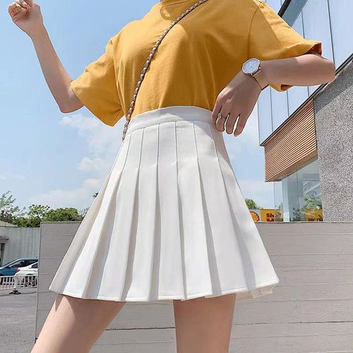 pleated skirt