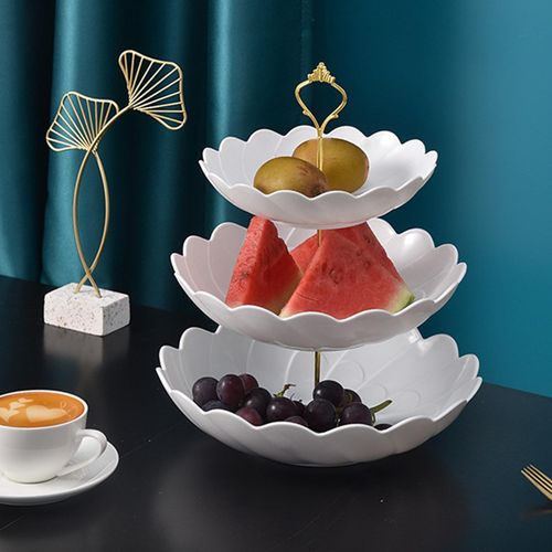 Dessert plates with stand clearance