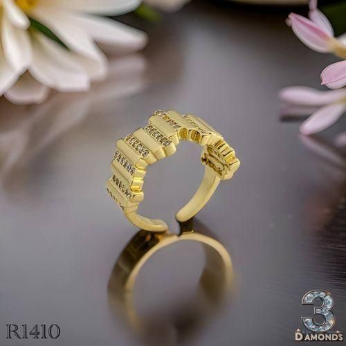product_image_name-3Diamonds-خاتم عصري مطلي دهب بخطوط بار ومرصع بزركون – مقاس مفتوح – R1410-1