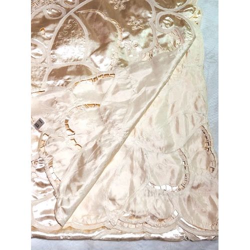 product_image_name-Generic-مفرش سفرة مستطيل ستان مفرغ مع مناديل سفرة لون بيج-4