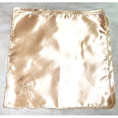 product_image_name-Generic-مفرش سفرة مستطيل ستان مفرغ مع مناديل سفرة لون بيج-5