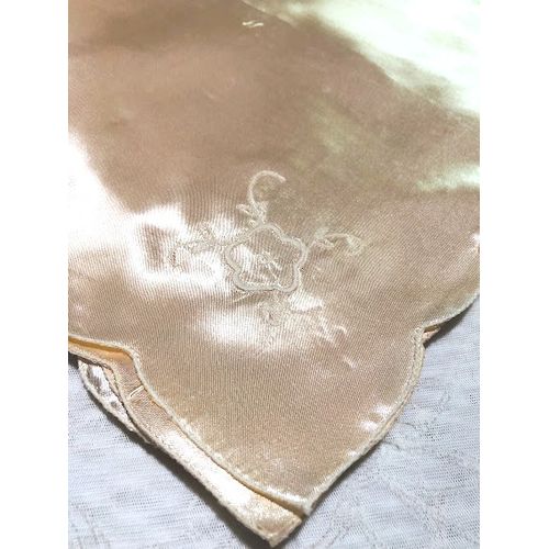 product_image_name-Generic-مفرش سفرة مستطيل ستان مفرغ مع مناديل سفرة لون بيج-6