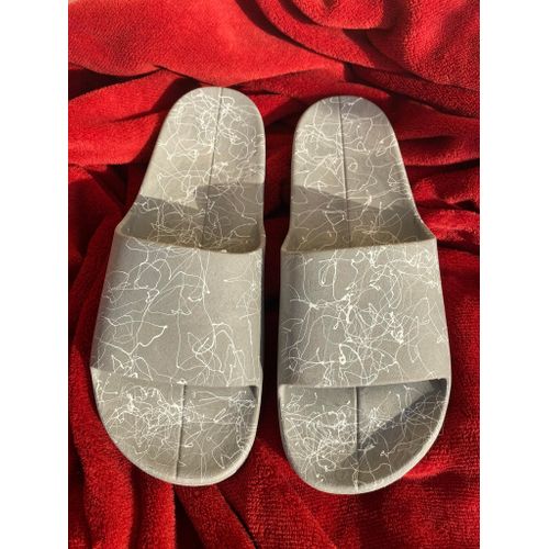 اشتري Slippers Grey And White Lines For Men - Comfortable Leather في مصر