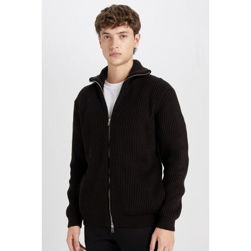 Man Standard Fit Turtleneck Knitwear Cardigan