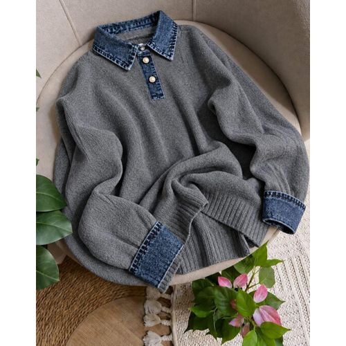 Generic A distinctive pullover blouse with a unique texture.