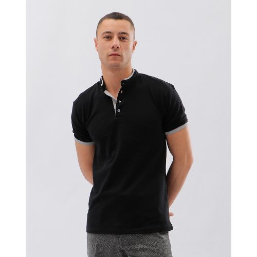 اشتري Izor Men's Half Sleeves T-Shirt - Black في مصر