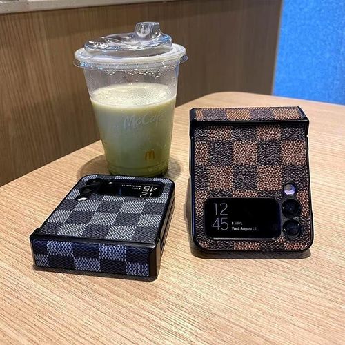 product_image_name-Generic-جراب تين تك متوافق مع هاتف سامسونج جالاكسي زد فليب 4، مصنوع من الجلد الفاخر والبولي كربونات، مقاوم للصدمات والخدوش، يوفر حماية كاملة للجهاز - تصميم أنيق وعصري (لون أسود وردي)-4