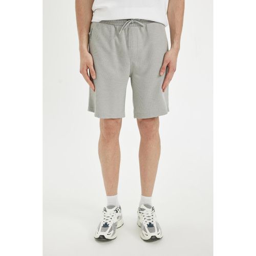 Defacto Regular Fit Solid Leg Pocket Basic Solid Shorts