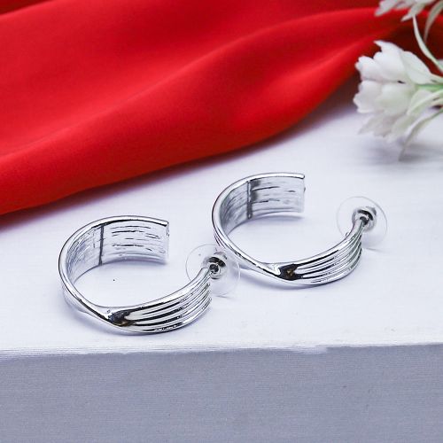 product_image_name-fluffy women accessories-أقراط معدنية فضية من ملحقات فلوفي النسائية-1