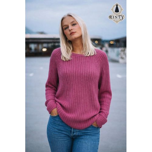 product_image_name-Generic-بلوفر شتوي بلون وردي غامق بنسيج طولي وقصة مريحة تناسب الإطلالات اليومية.-1