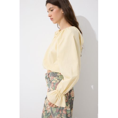 Defacto Regular Fit Gathered Balloon Sleeve Crop Basic Blouse - image 3