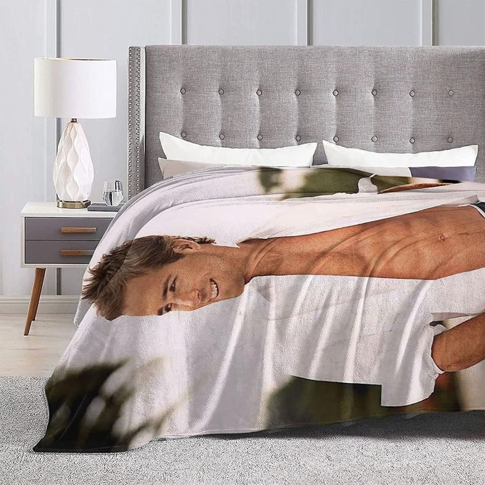 Ryan Reynolds Fleece Blanket Throw Blanket Lightweight Super Soft Cozy  Luxury Bed Blanket Microfiber -s473