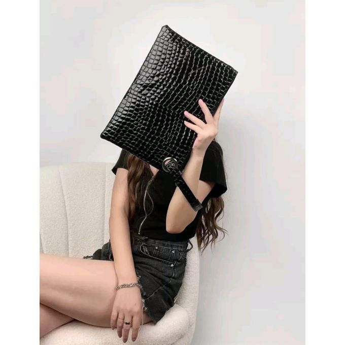 SHEIN حقيبة SHEIN ذات النقش التمساحي مربعة الشكل مع سوار للمعصم