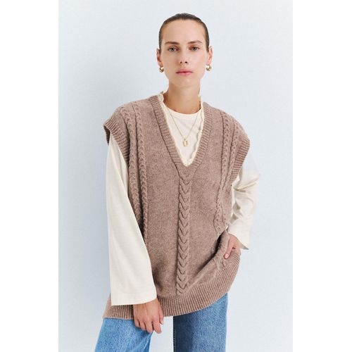 Relax Fit V-Neck Knit Vest