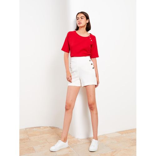 شورتات نسائية مزودة بسحاب