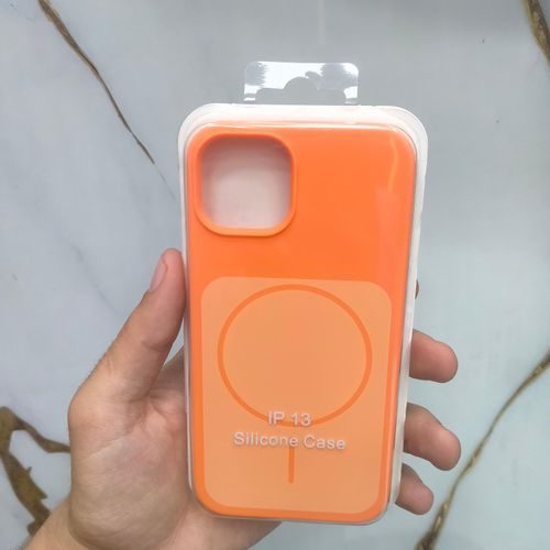 iPhone 13 lovers, the padded silicone case with MagSafe support from Dahy Store: Protect your phone with a stylish and practical case.
