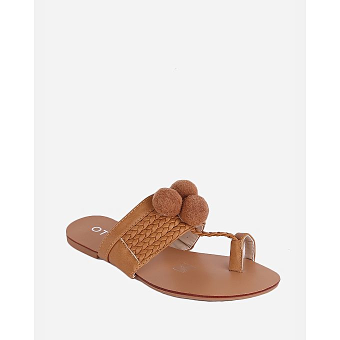 اشتري Joelle Pom Pom Fingered Sandal - Camel في مصر