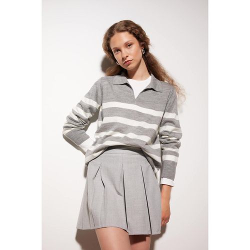 Woman Regular Fit Polo Collar Striped Basic Knitted Pullover